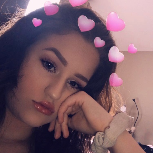 Meet your Posher, Danielle - Picture 1 of 1